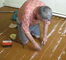 Ce și cum să umpleți fisurile din podeaua de lemn dintre panouri