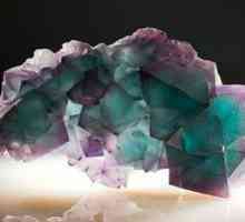 Fluoritul: proprietățile unei pietre, formula chimică și caracteristicile acesteia