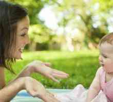 Cum să dezactivați în mod corespunzător un copil nou-născut din mâini