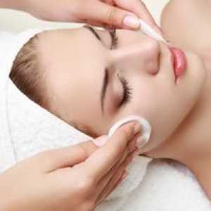 Curățarea feței unui cosmetolog: tipuri, cât este procedura