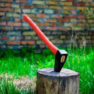 Alegerea competentă a unui cleaver pentru tăierea lemnului de foc
