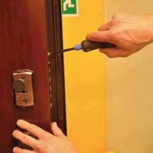 Instrucțiuni pentru înlocuirea încuietorii la ușa metalului de intrare