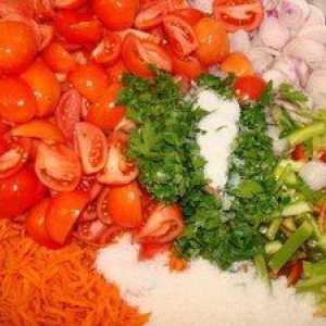 Cum să pregătești salata `paramonikha` pentru iarnă