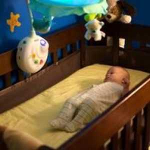 Cum să-i înveți pe un copil să adoarmă doar în patul ei