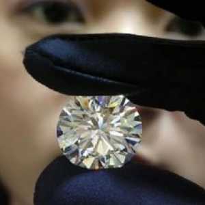 Cum de a distinge un diamant de zirconiu cubic