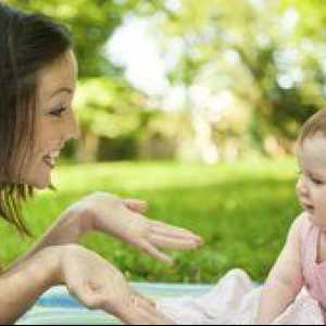 Cum să dezactivați în mod corespunzător un copil nou-născut din mâini