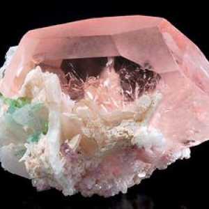 Piatra morganită sau beril roz, proprietățile sale mineralogice