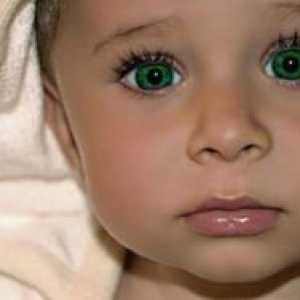 Când se schimbă culoarea în ochii nou-născuților?