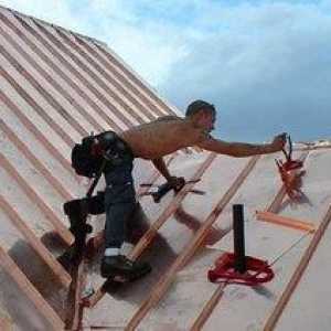 Acoperiți acoperișul cu o foaie de profilare