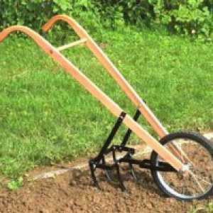 Mașină de cultivat manuală de la un tundru și o bicicletă